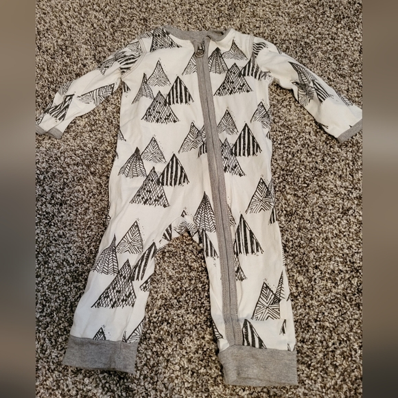 Burt's Bees Baby Other - Burt's Bees Baby Mountain Zippered Pajamas, 0-3 Months